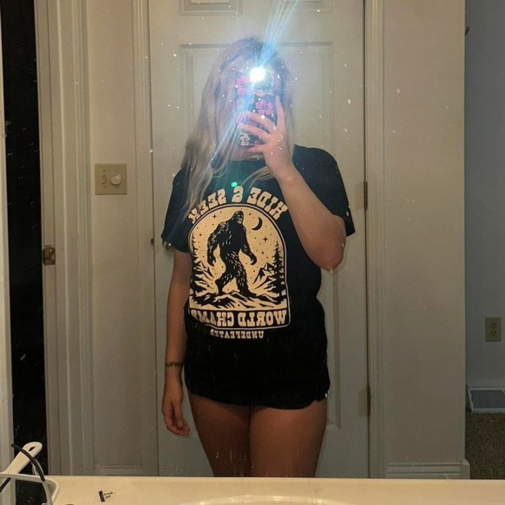 Hide & Seek World Champ Undefeated Black‎ Bigfoot Tshirt Size Medium Unisex